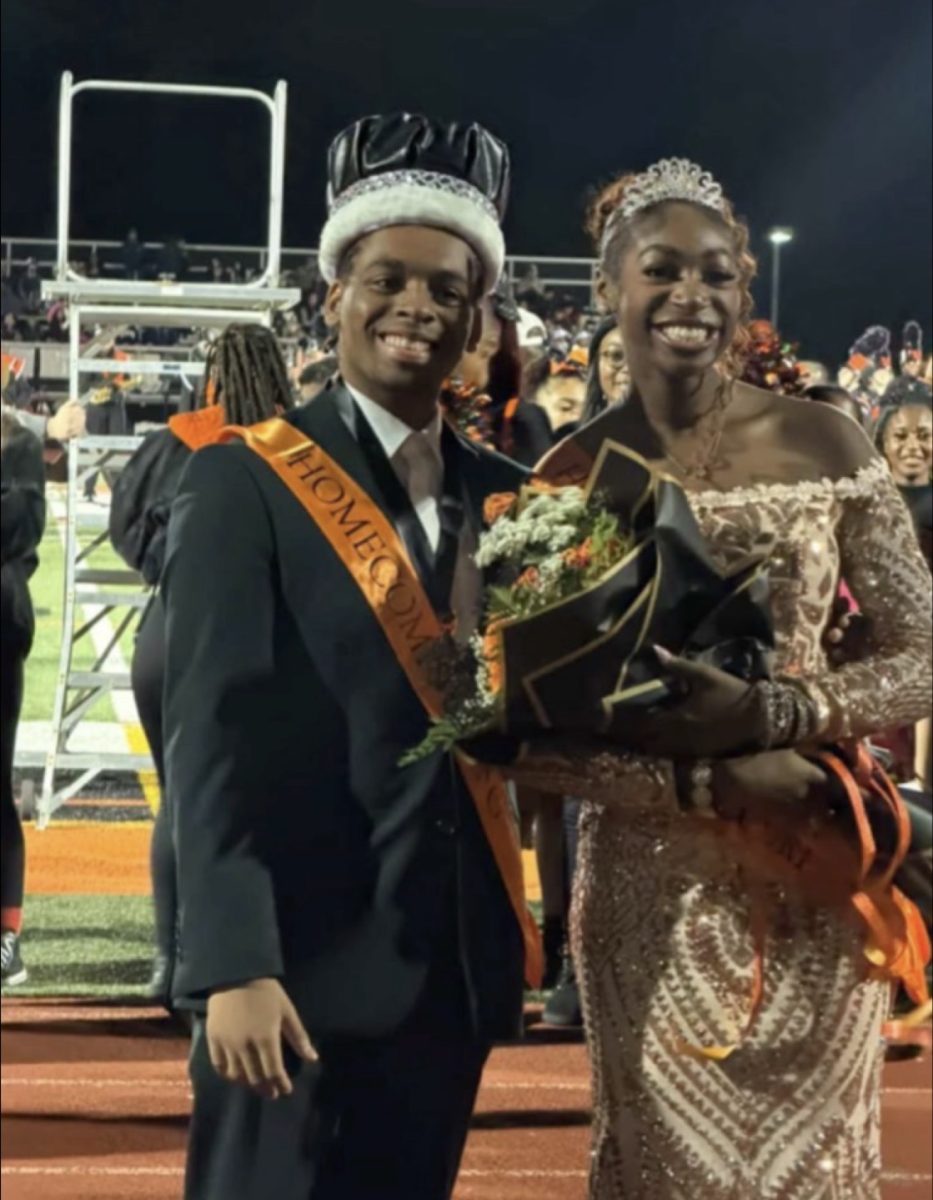 Seniors Morgan and Braylon looked absolutely stunning as they are crowned as Belleville High’s Homecoming Queen and King.
