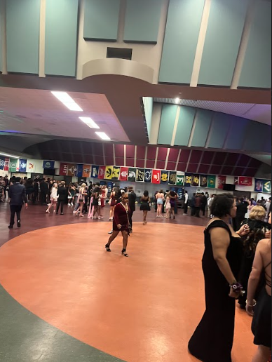  BHS HOCO hosted in commons is empty and bright. Students filter out quickly due to lack of excitement.